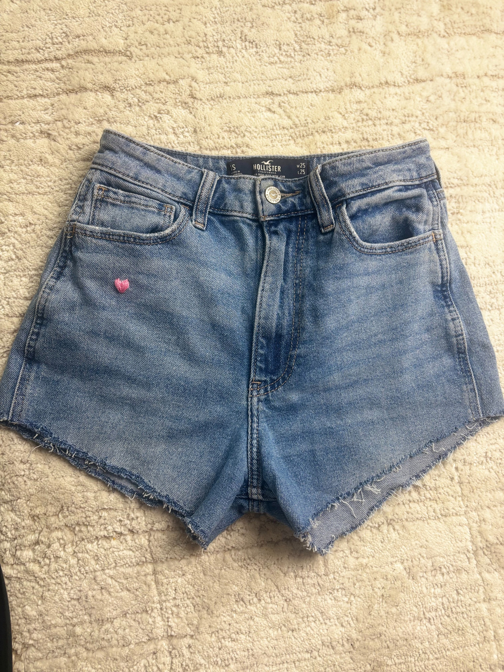 Hollister Denim High Rise Mom Shorts Pink Heart Embroidery W25 L25